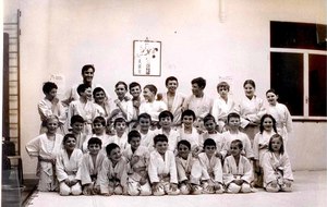 Les tous premiers élèves du JCMM dans le dojo situé salle Marcel Coëne en fevrier 1968.... (cours des enfants)